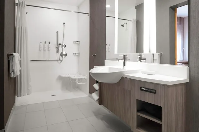 جناح بسريرين كوين مع سرير سحّاب إضافي لذوي الإعاقة، SpringHill Suites by Marriott Charlotte Airport Lake Pointe 2/4