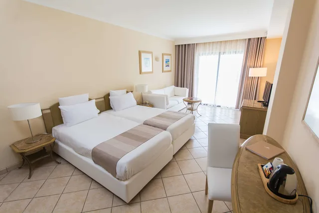 جناح جونيور مفرد بإطلالة على الحديقة، Maritim Antonine Hotel and Spa Malta 2/2