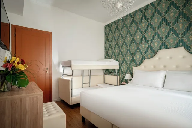 غرفة عائلية بسرير كوين وسرير بطابقين في الملحق، Hotel Re Enzo 6/8