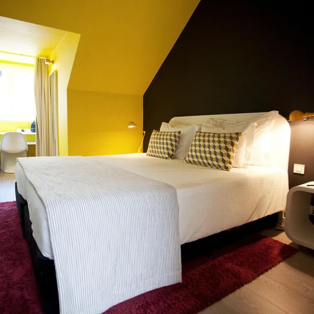 Standard, Double Bed, Street View, Internacional Design Hotel 7/9