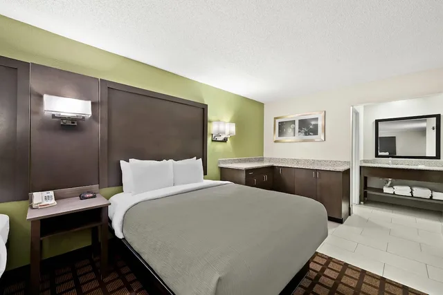 Standard, 3 Queen Beds, Quality Inn Raeford, NC 4/5