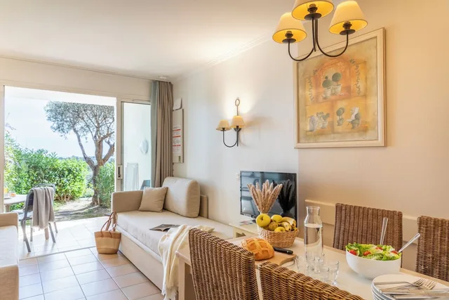 1 Bedroom, Apartment, Double Bed, 2 Sofa, Balcony or Terrace، Maeva Particuliers Les Restanques Du Golfe de Saint Tropez 5/10