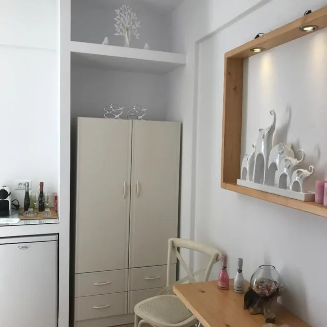 شقة بسريرين منفصلين بغرفة نوم واحدة مع أريكة، Yanna Luxury Suites 2/2