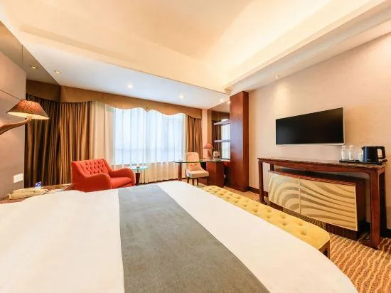 King Bed, Queen Bed, The Clipper Hotel 2/2