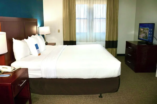 جناح بسرير كينج لذوي الإعاقة، Comfort Suites Near Casinos 1/10