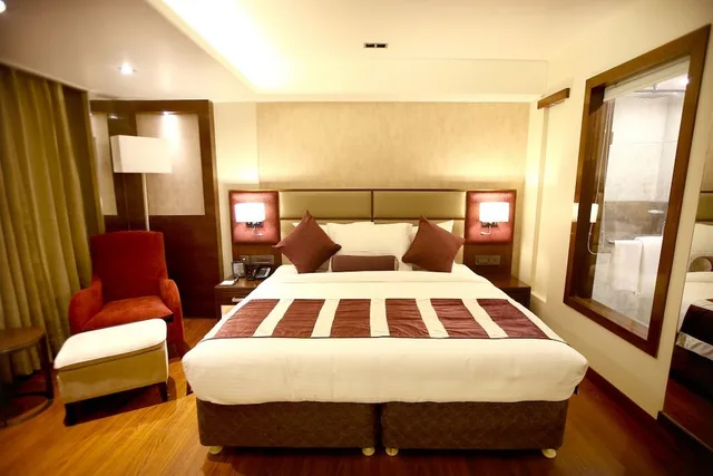 غرفة تنفيذية بسرير كينج بإطلالة على المدينة، Regenta Central The Crystal 5/9