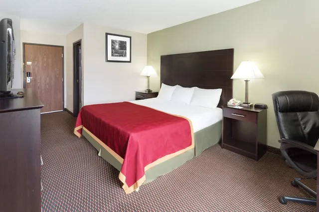 غرفة بسرير كينج لذوي الإعاقة، Baymont By Wyndham Beloit 3/10