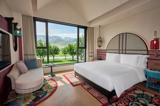 غرفة قياسية بسرير كينج بإطلالة على الفناء، Hotel Indigo Sayram Lake by IHG 4/10