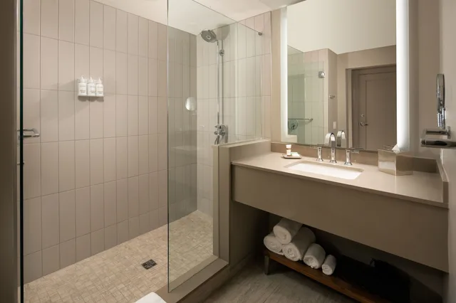 1 Bedroom, Junior Suite, Courtyard View, Epicurean Atlanta, Autograph Collection 2/3