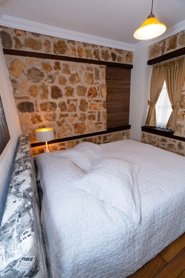 جناح غراند بسرير مزدوج بإطلالة على المسبح بغرفة نوم واحدة مع أريكة بمطبخ صغير، The Suite Apart Hotel Kaleici 2/6