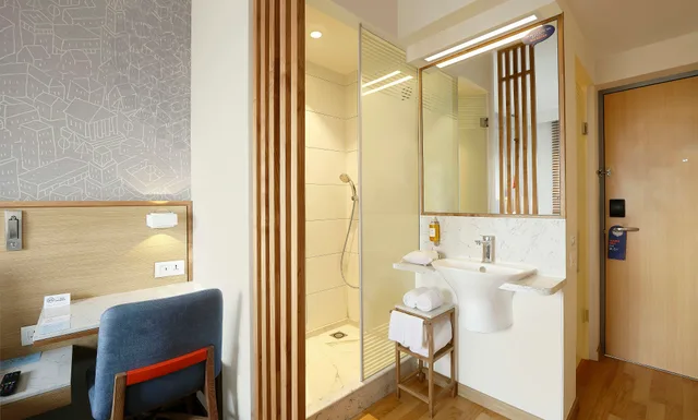 Room, Queen Bed, Accessible, Holiday Inn Express Hyderabad Hitec City 1/2