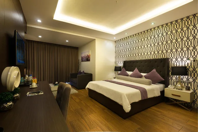 جناح سيغنتشر، Lenox Hotel 1/1