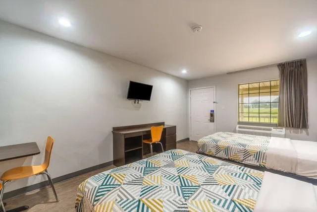 2 Full Beds - Smoking, Micfridge، Motel6 Livingston, TX 6/10