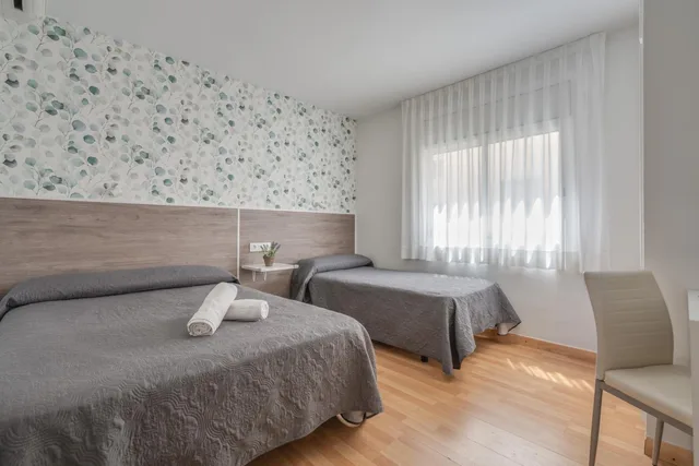 غرفة عائلية بسرير فردي، Hotel Tolosa 1/9