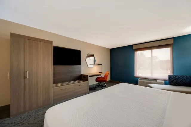 غرفة قياسية بسرير كينج، Holiday Inn Express Hotel Suites the Villages 4/10