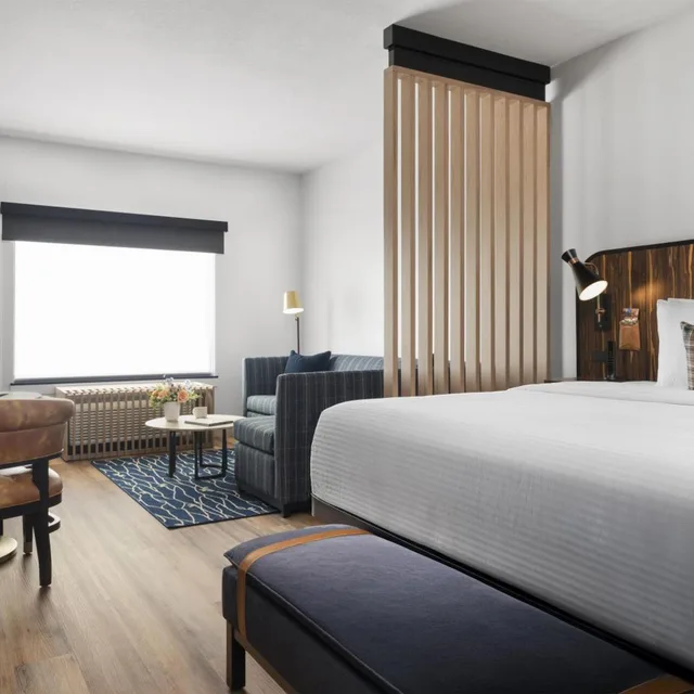 غرفة بسرير كينج، Best Western Plus DFW Airport Suites 1/1