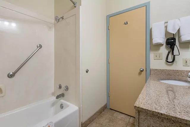جناح بسريرين كوين، Quality Suites Temple I-35 2/3