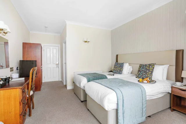 غرفة بسريرين منفصلين، Royal Beacon Hotel 1/1