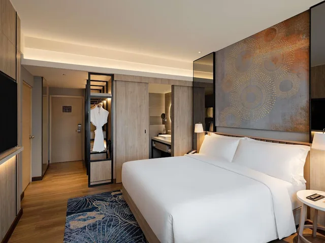 غرفة كلاسيكية بسرير كوين، Movenpick Hotel Jakarta City Centre 2/4