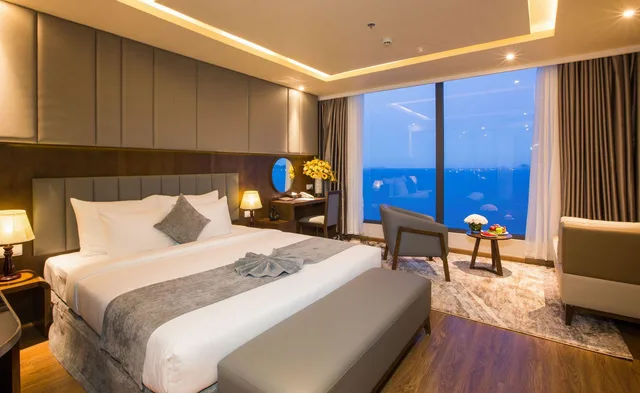 غرفة تنفيذية بسرير كينج بإطلالة على البحر، Dtx Hotel Nha Trang 1/1
