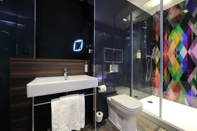 Club, King Bed, Pool Access، Village Hotel Southampton Eastleigh 3/3
