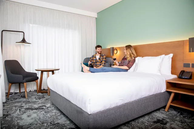 غرفة بسرير كوين، Holiday Inn Express And Suites Queenstown 2/9