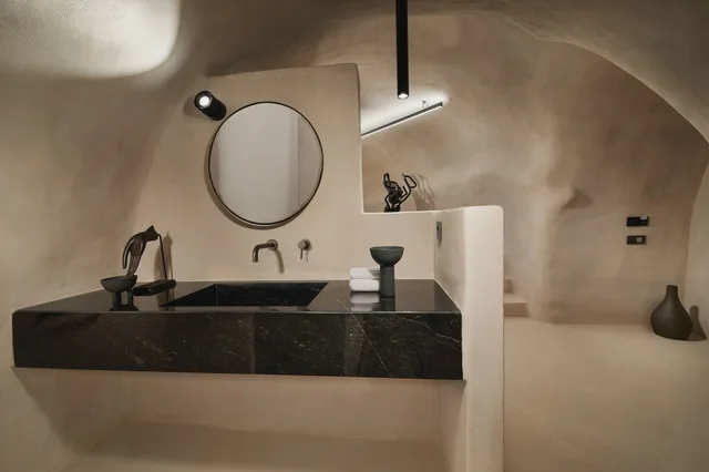 Grand, Divine, Suite, King Bed, Caldera View, Jetted Tub، Divine Cave Experience 1/1