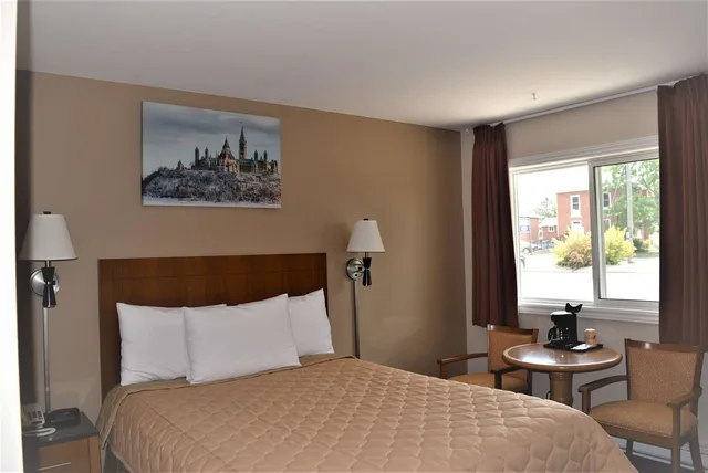 Standard, Queen Bed, Knights Inn Arnprior 1/4
