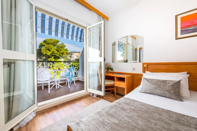 غرفة قياسية ثلاثية بسرير مزدوج وسرير فردي بإطلالة على البحر، Splendid Hotel Dubrovnik 5/8