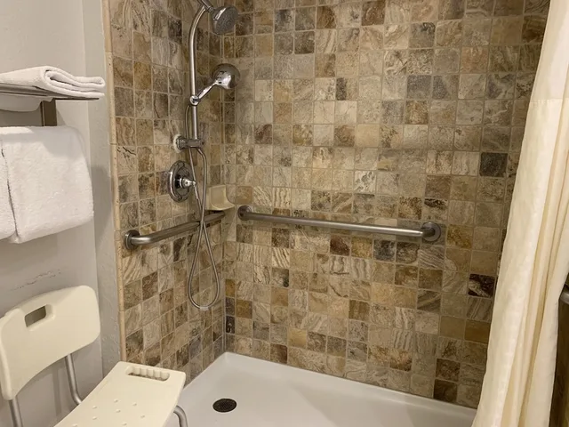 غرفة بسرير كوين، Cannery Row Inn 4/4
