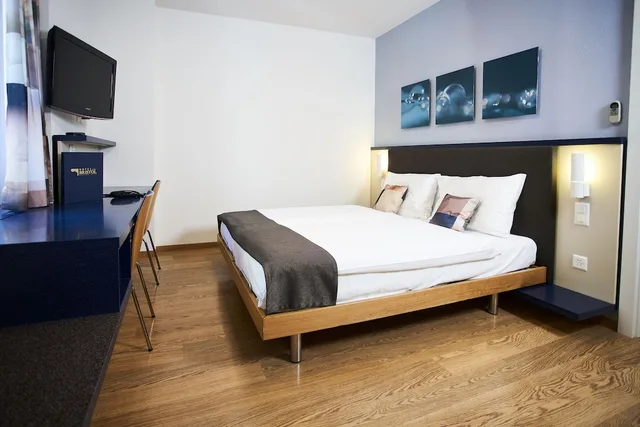 Double bed Room Kingsize، Bristol Hotel Zurich 2/3