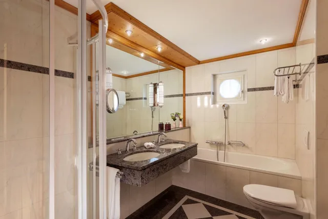 جناح مع أريكة، Grand Hotel Kronenhof 3/6
