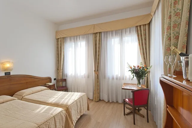 غرفة بسريرين منفصلين، Hotel Cristallo 6/10