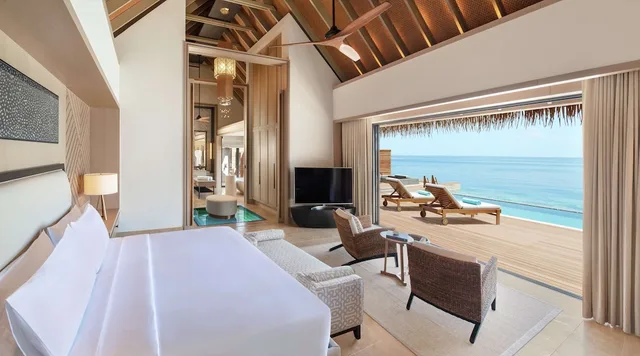 2 Bedrooms, Overwater, Villa, 1 King and 2 Queen Beds, with Pool، Waldorf Astoria Maldives Ithaafushi 2/8