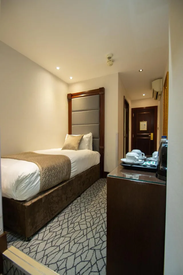 غرفة قياسية ثلاثية، Hyde Park International Hotel 3/10
