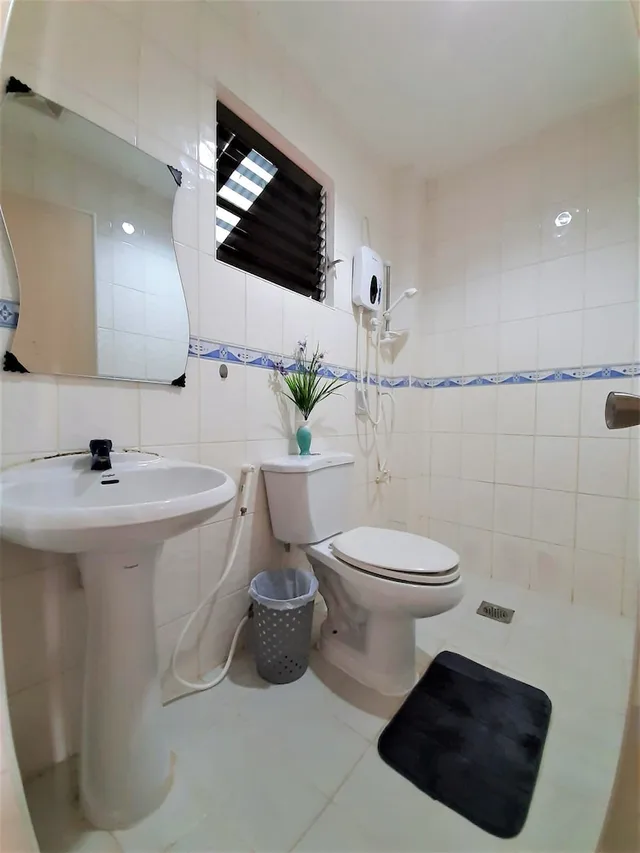 غرفة ديلوكس بسرير كوين، Conrada's Place Hotel And Resort 5/6