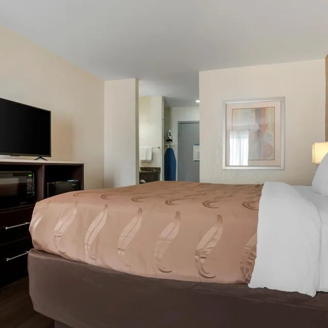 غرفة بسرير كينج في طابق مرتفع، Quality Inn Phenix City Columbus 7/8