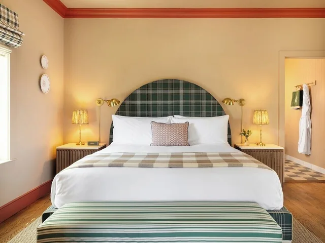 جناح بسرير كينج مع أريكة، Wine Country Inn 1/3