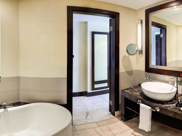 جناح عائلي بإطلالة على المدينة بشرفة، فندق سوفيتل كورنيش الخبر(Sofitel Al Khobar the Corniche) 7/10