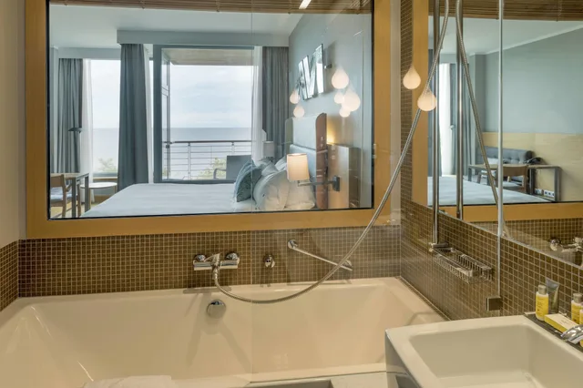 غرفة سوبيريور بسرير كينج بإطلالة على البحر بشرفة، Sopot Marriott Resort and Spa 7/9