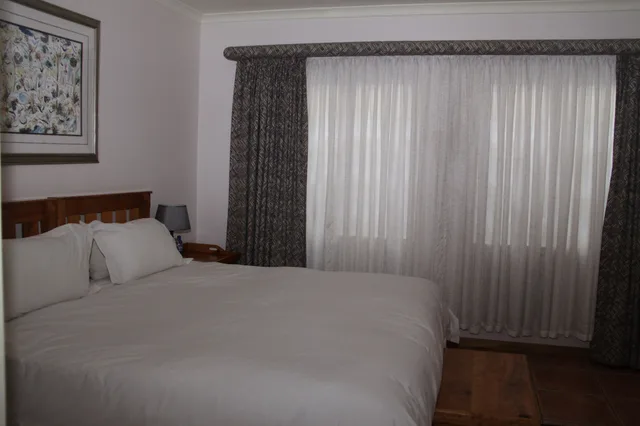 Apartment, King Bed, Sofa, Red Mountain House 2/4