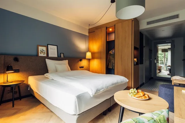 Signature, Queen Bed, Garden View, Garden Area، Harry's Home Berlin - Moabit Hotel & Apartments 7/10