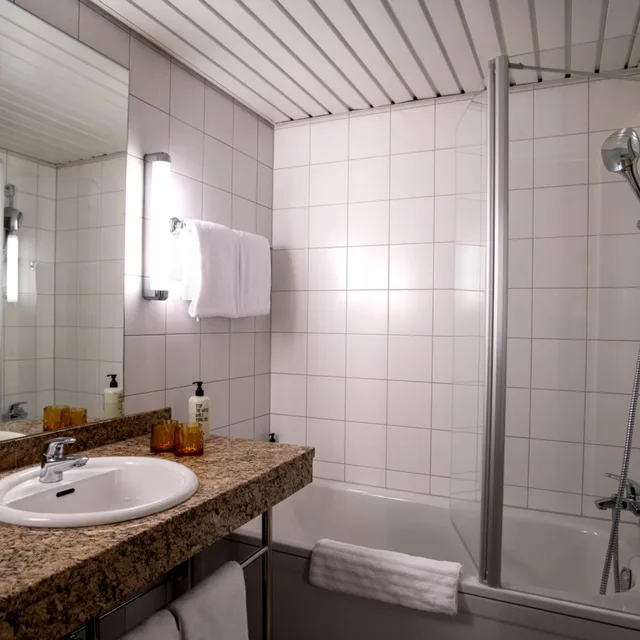 غرفة بسرير كينج بشرفة، Best Western Conference Airporthotel Frankfurt-Moerfelden 7/10