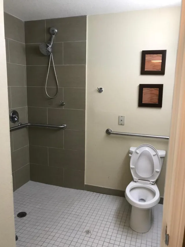جناح بسرير كينج بجاكوزي لذوي الإعاقة، Comfort Inn & Suites Atlanta/Smyrna 7/7