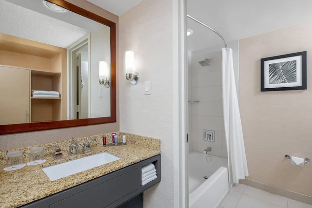 غرفة بسرير كينج مع أريكة لذوي الإعاقة، Boca Raton Marriott At Bocacenterhotel 7/10