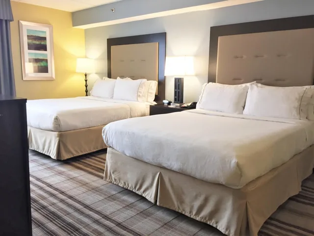غرفة بسريرين كوين لذوي الإعاقة، Holiday Inn Express Chicago NW - Arlington Heights, an IHG Hotel 1/6