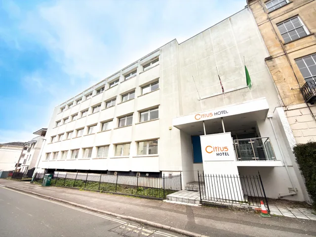 غرفة قياسية بسريرين منفصلين لذوي الإعاقة، Citrus Hotel Cheltenham By Compass Hospitality 2/2