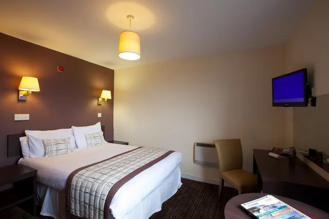 غرفة عائلية بسرير مزدوج وسريرين منفصلين، Dunollie Hotel 3/6