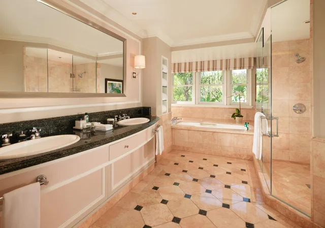Beverly Hills, Junior Suite, The Beverly Hills Hotel 2/2