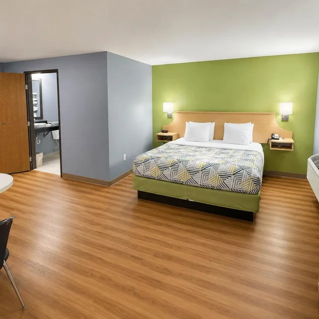 Room, King Bed, Smoking, Motel6 Morehead, KY 8/10